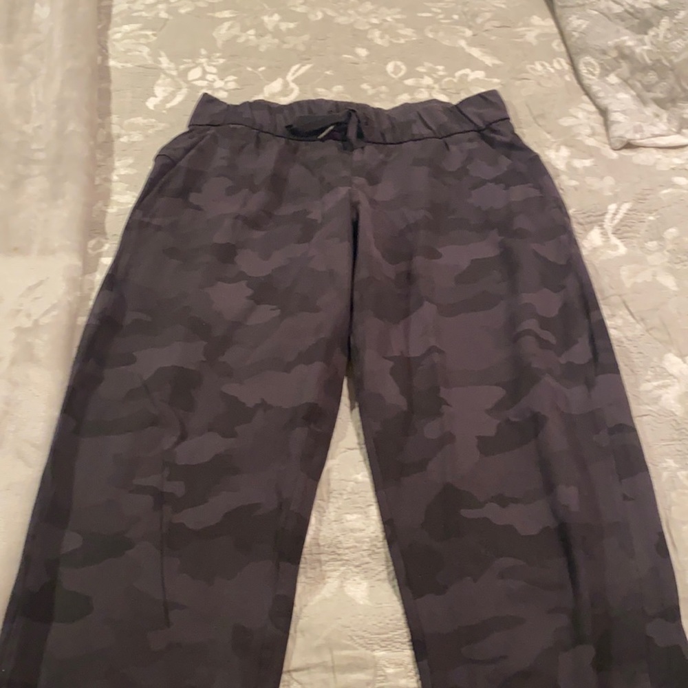 Deep coal camo lululemon joggers